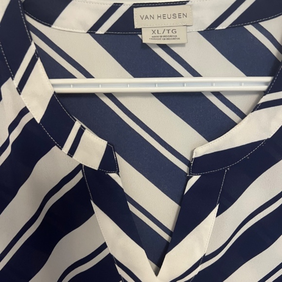 Women’s Van Heusen dress shirts - Picture 8 of 9